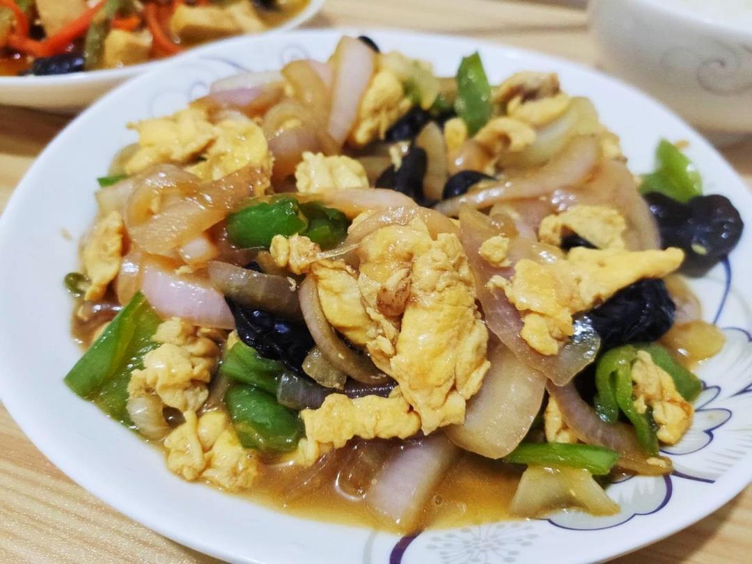 简单又好吃的洋葱炒鸡蛋