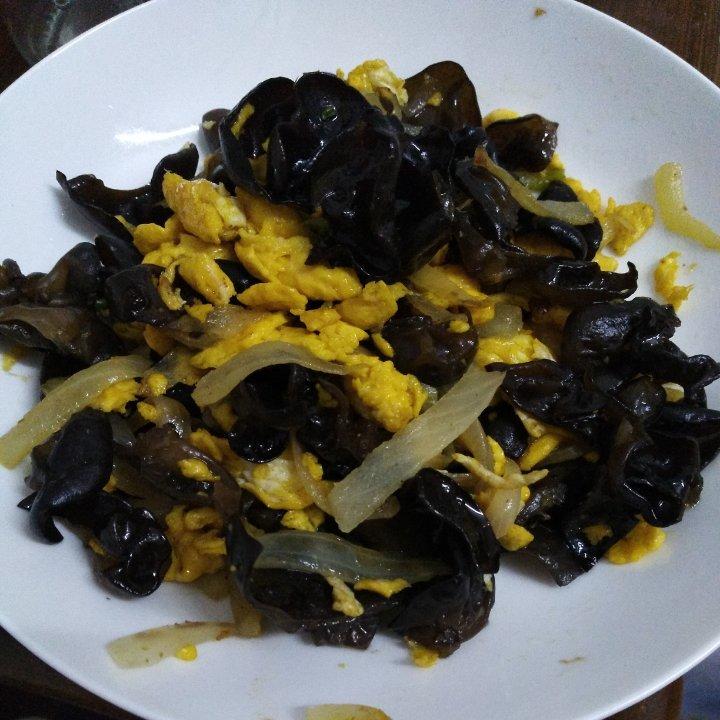 木耳炒鸡蛋 Wood ear Mushrooms with Egg