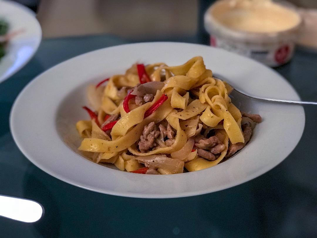 洋葱肉丝炒意面