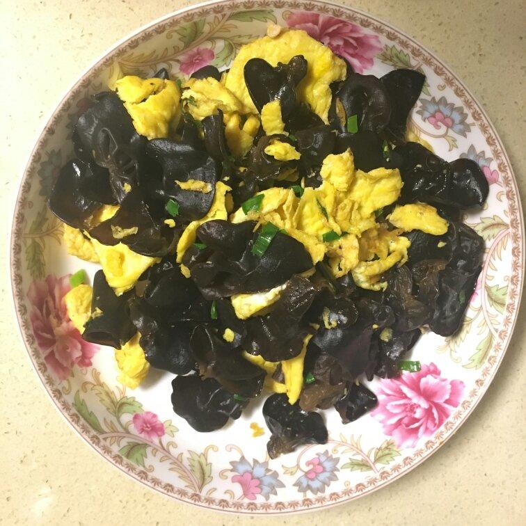 木耳炒鸡蛋