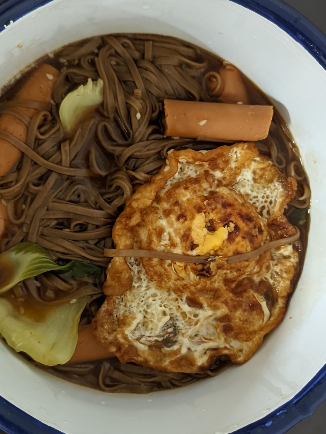 最近很火的荷包蛋焖面