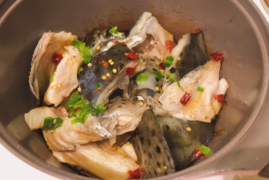 焖三文鱼头（中餐厅张亮简易版）