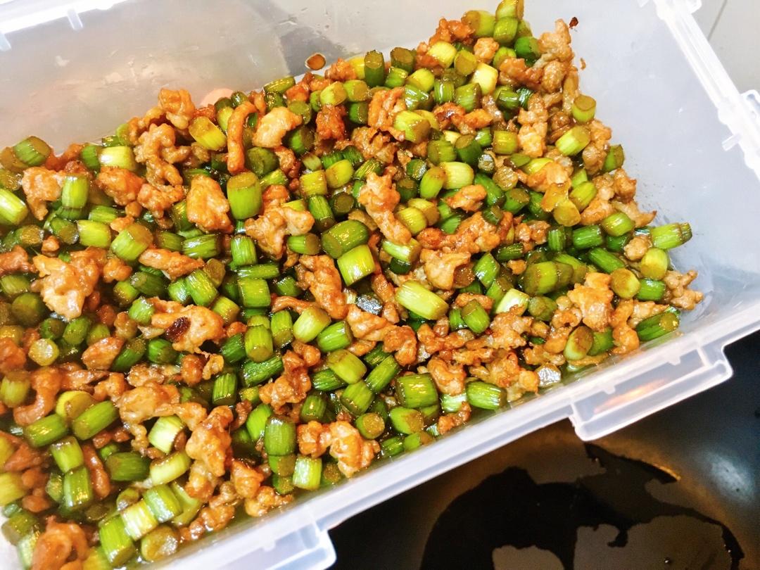 快手又下饭 — 绝味肉沫炒蒜薹丁（苍蝇头（快来做！！！