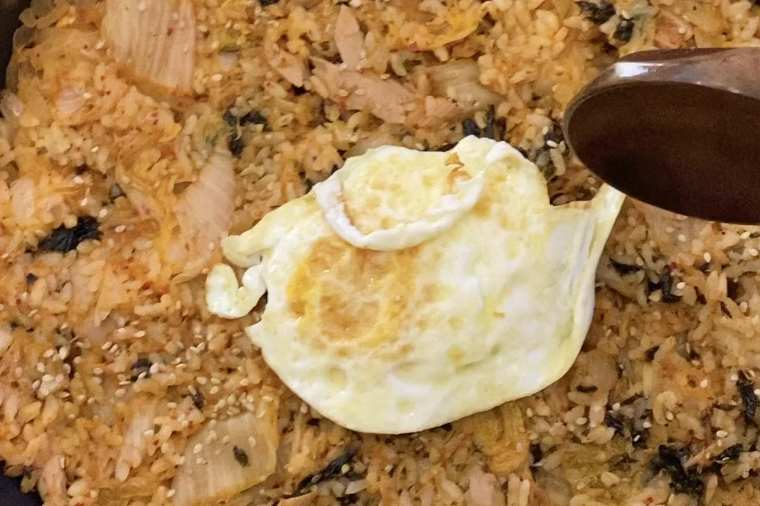 辣白菜金枪鱼炒饭