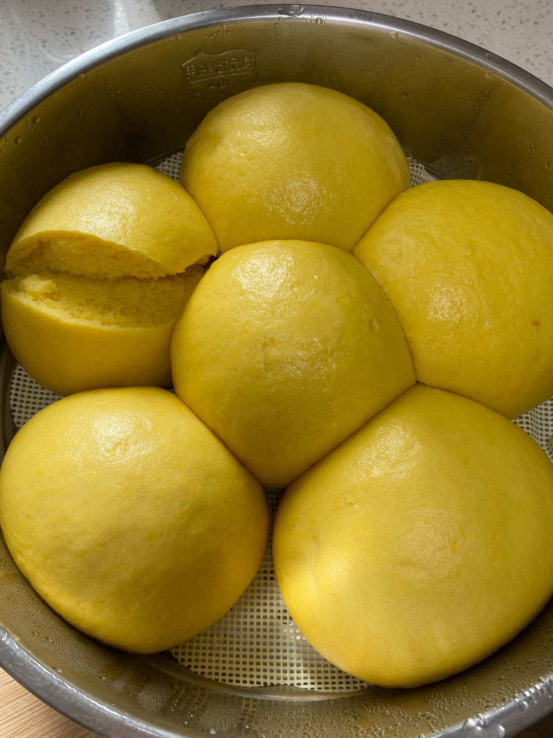 新手也可以--详解如何做出人见人爱、金黄的南瓜馒头