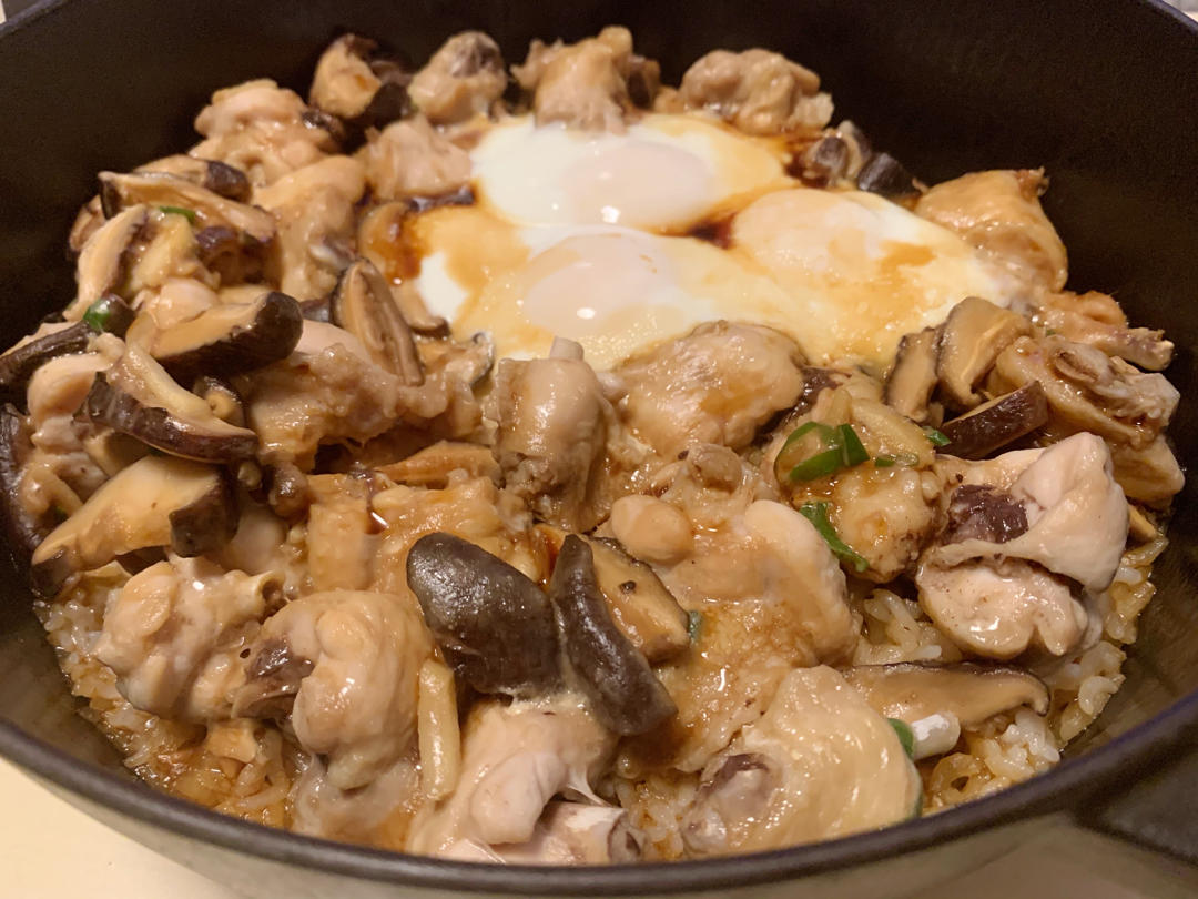 冬菇滑鸡煲仔饭，控制锅巴的生成，煲仔饭酱油的配制