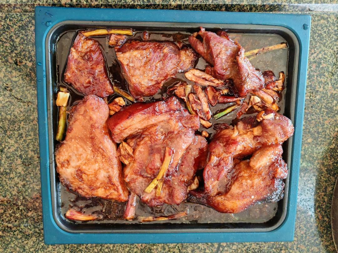 不加一滴水的电饭煲叉烧