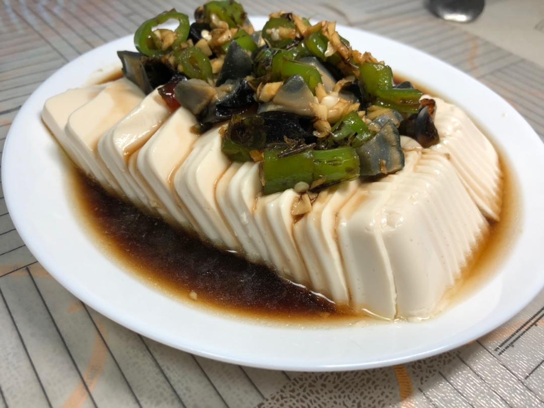 皮蛋拌豆腐