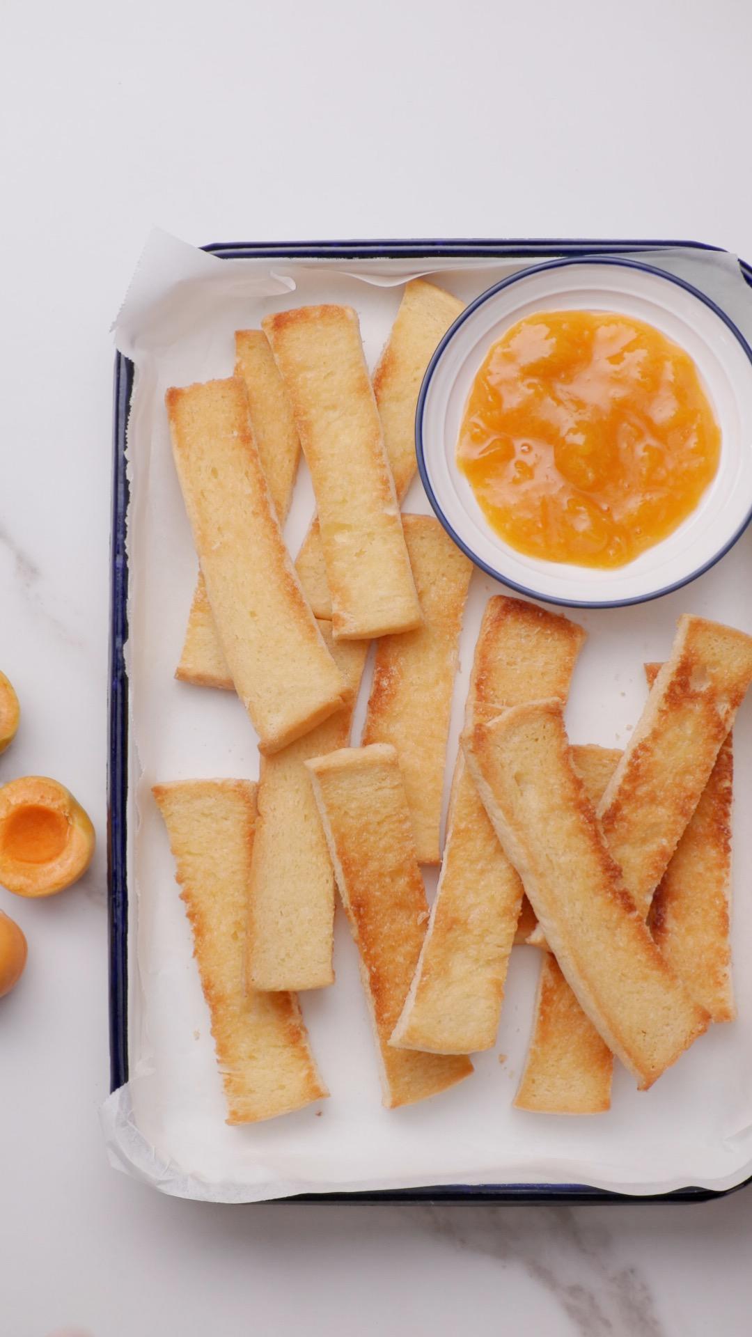 黄油蜂蜜面包条