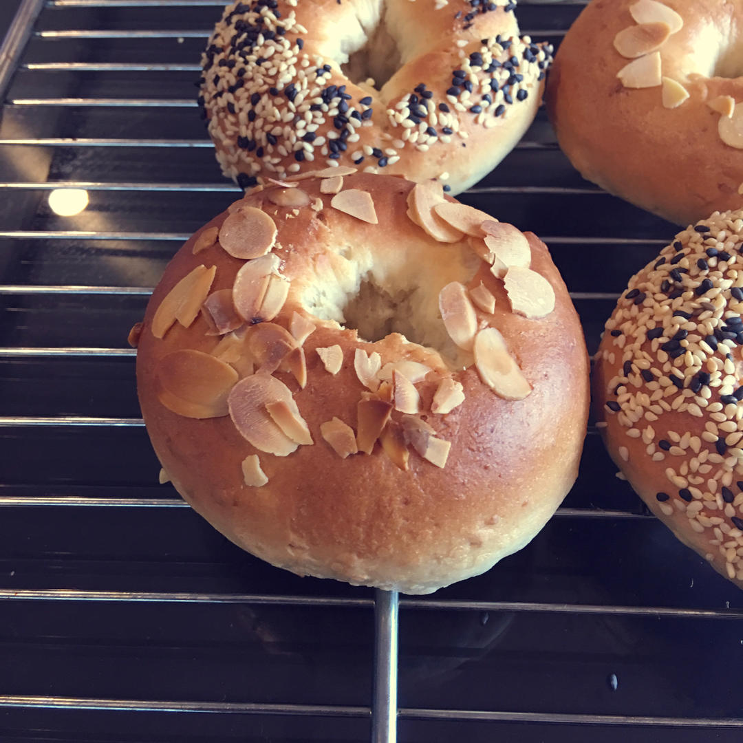 杏仁贝果