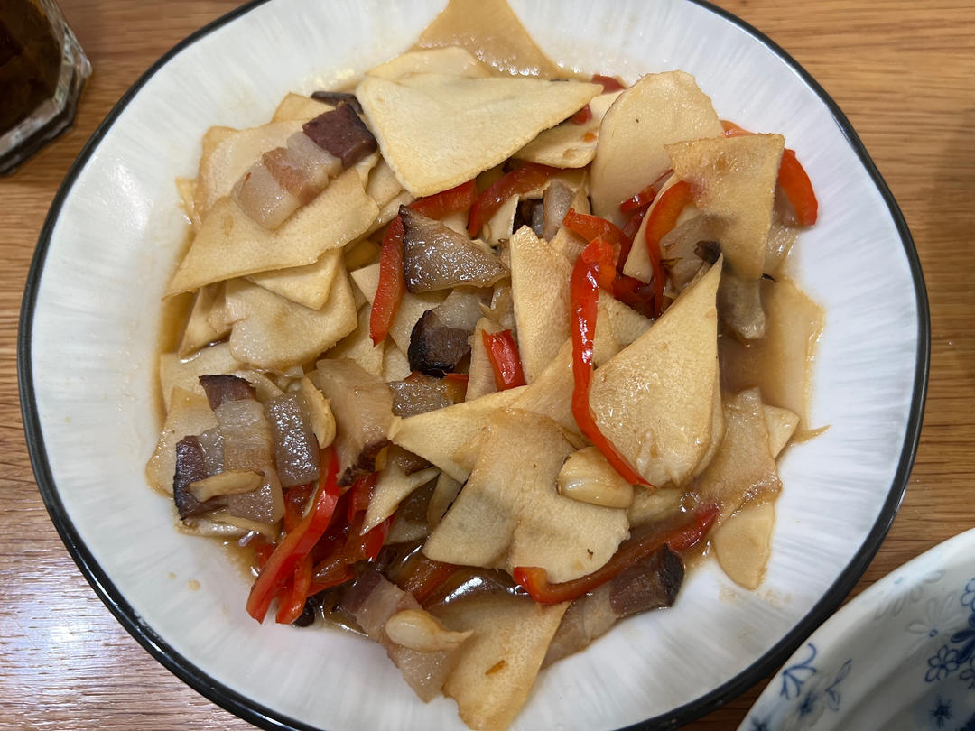 <甜笋炒肉>，欣小厨 😉