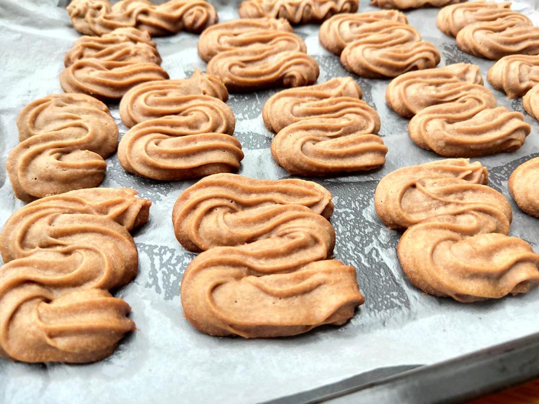 没有黄油也同样做出香酥不腻，花纹立体清晰的曲奇