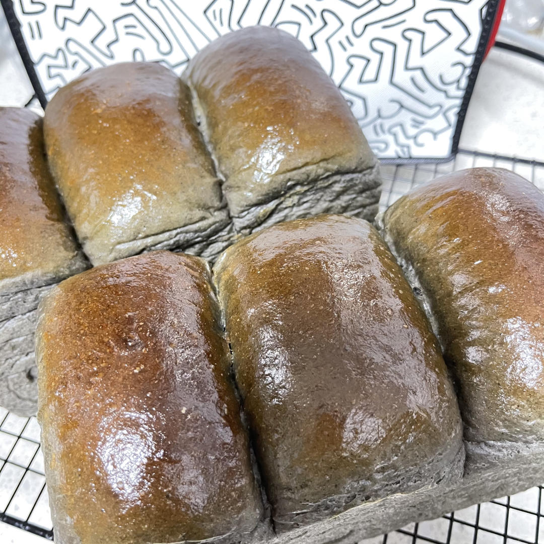 面包 黑芝麻酱吐司 sun宝盖丁ny做的黑芝麻酱吐司sun宝盖丁ny