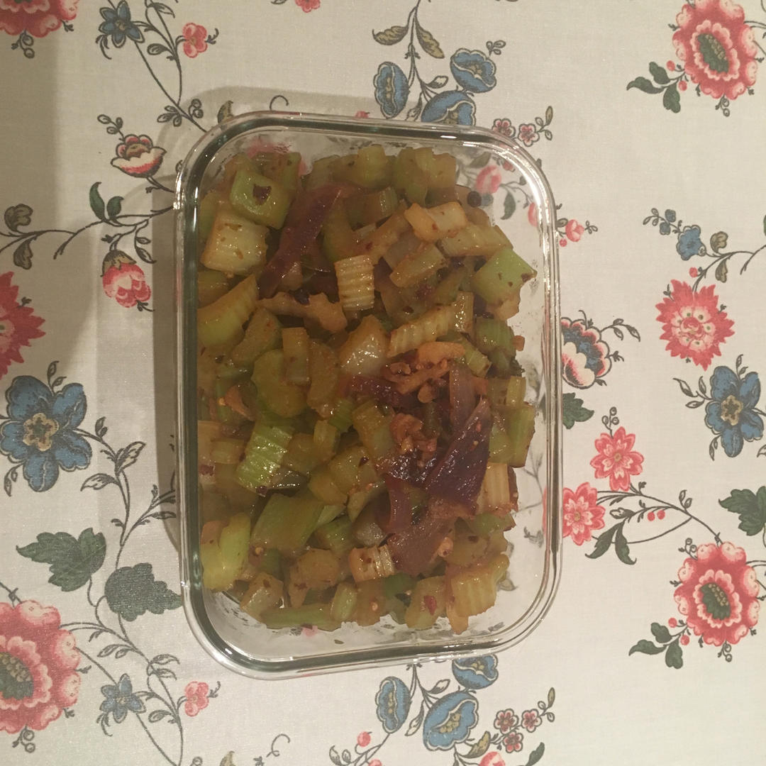 超级下饭菜 洋葱芹菜炒牛肉 老干妈版