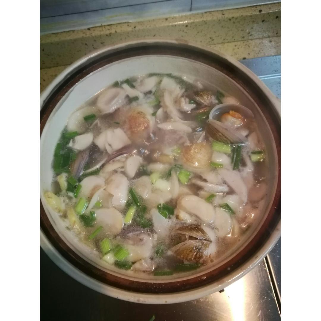 蛤蜊菌菇汤