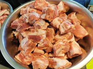 香脆四川传统炸酥肉的做法 步骤2