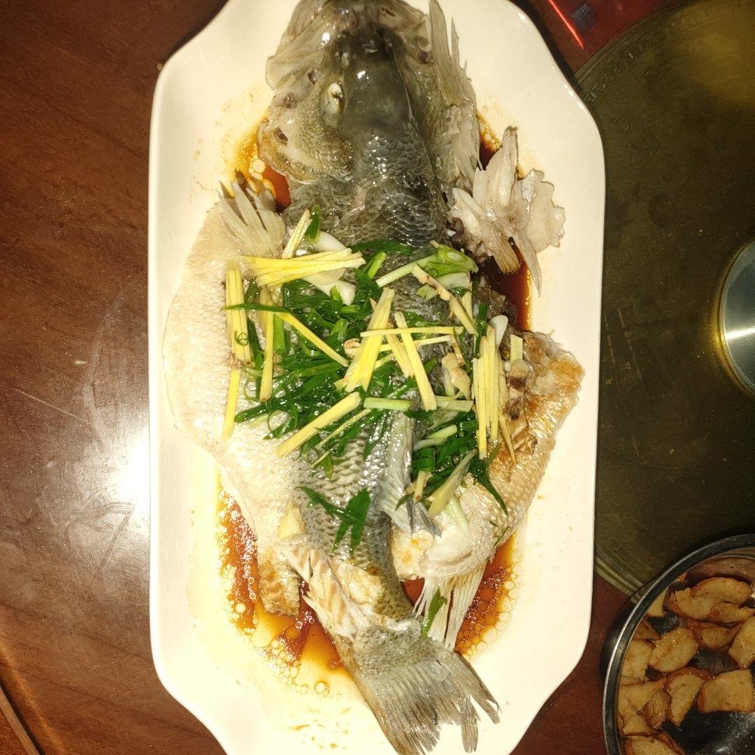 10分钟做 清蒸鲈鱼 （附切鱼图解）