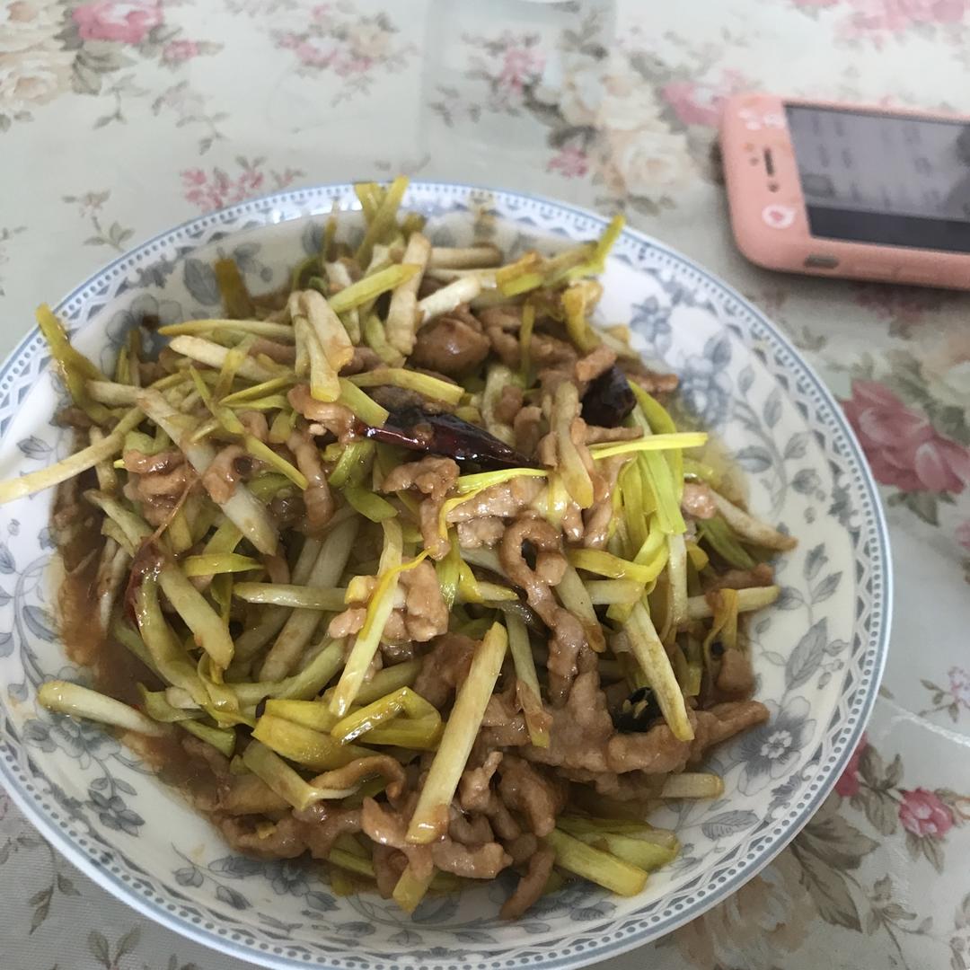 肉丝炒蒜黄