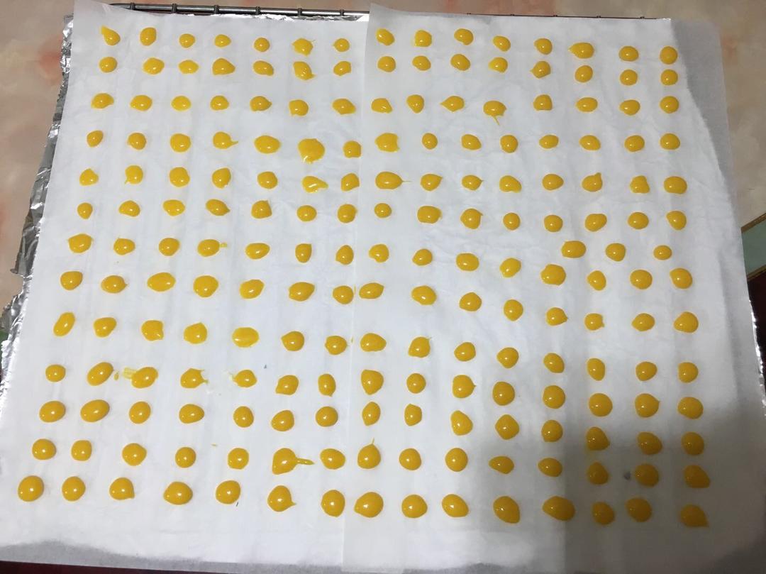 入口即化的无添加蛋黄溶豆