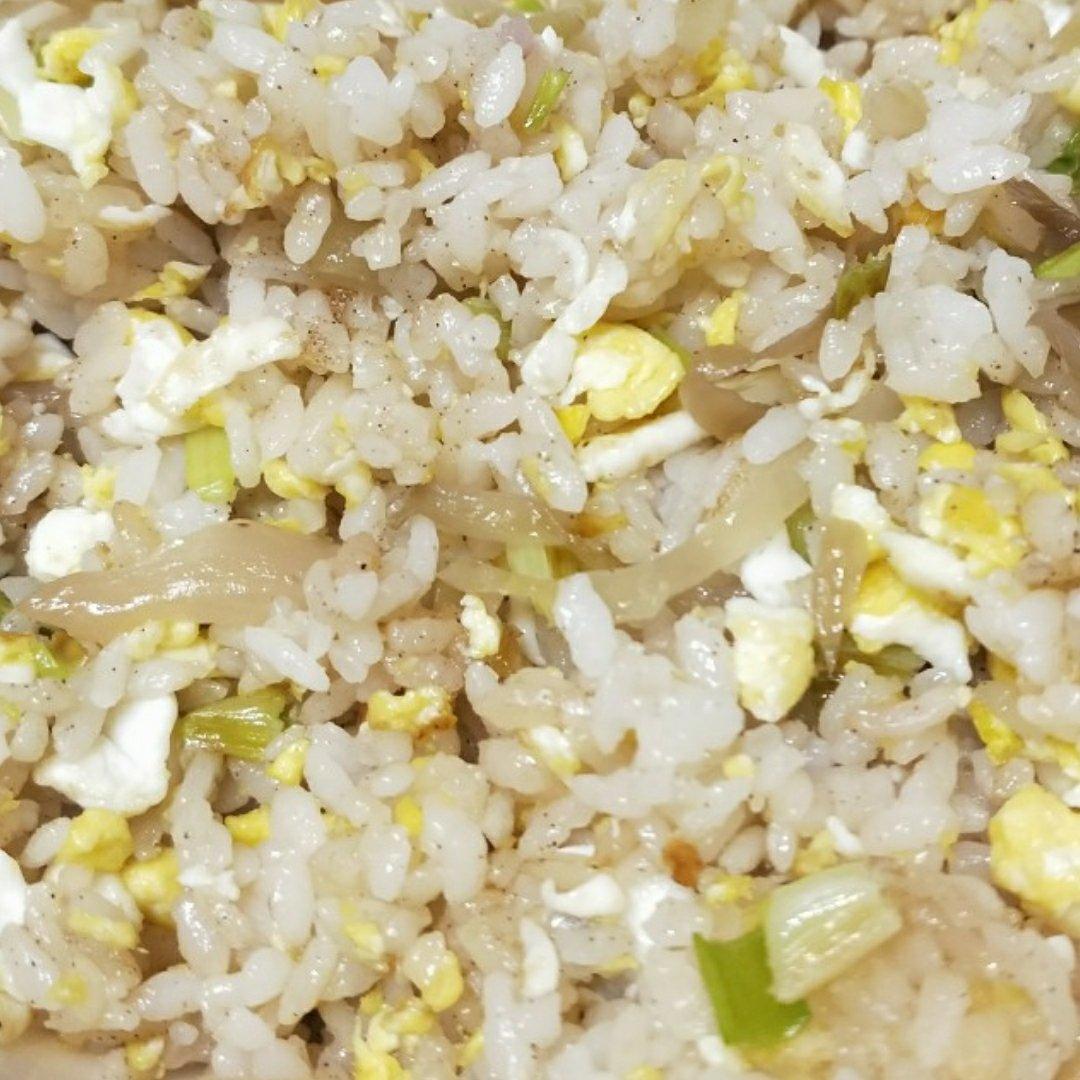 酸菜蛋炒饭