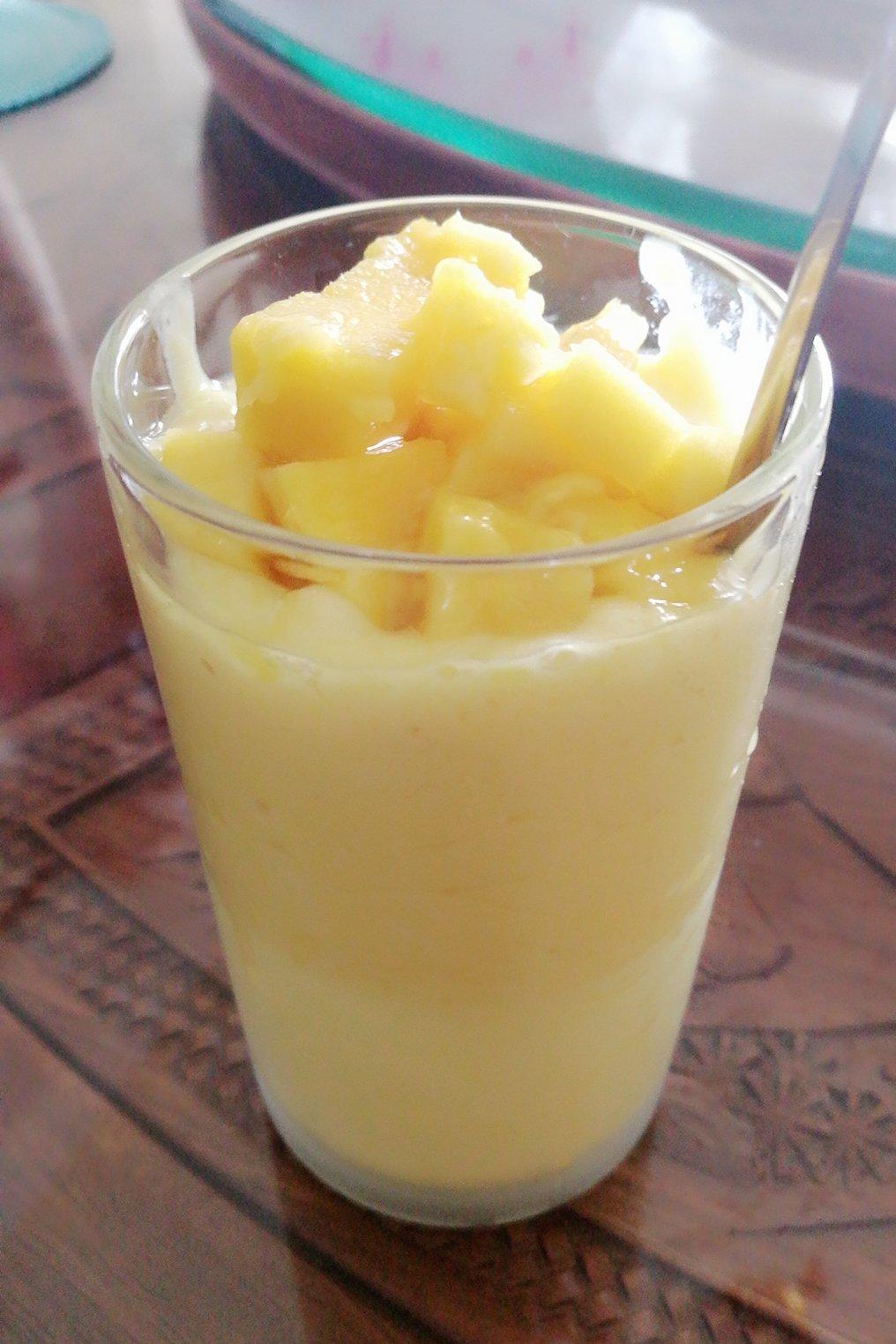 芒果奶昔（甜品）