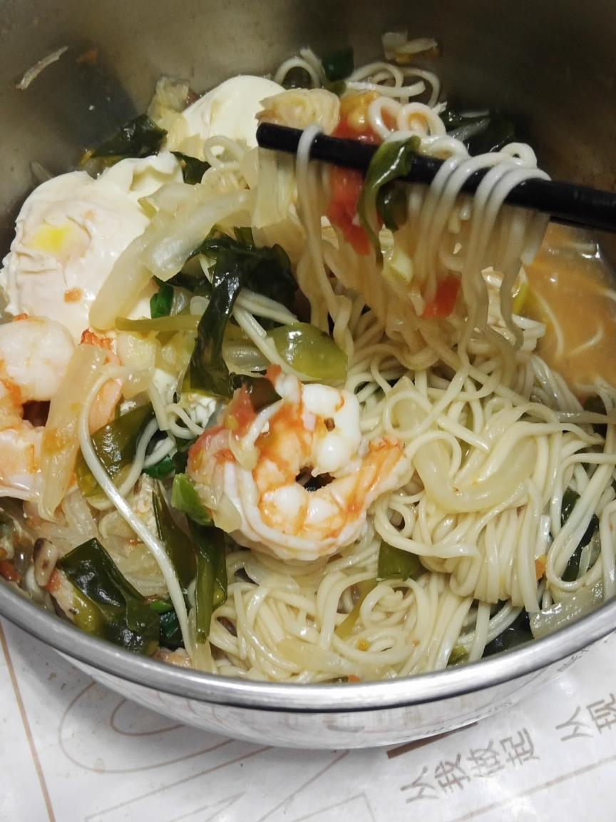 番茄白菜鲜虾面