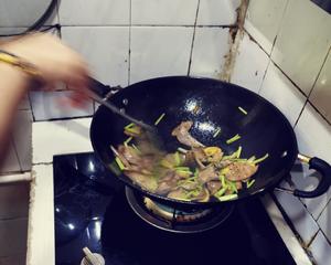 芹菜炒瘦肉猪肝的做法 步骤6