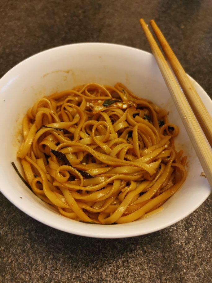 10分钟搞定的一碗葱油拌面