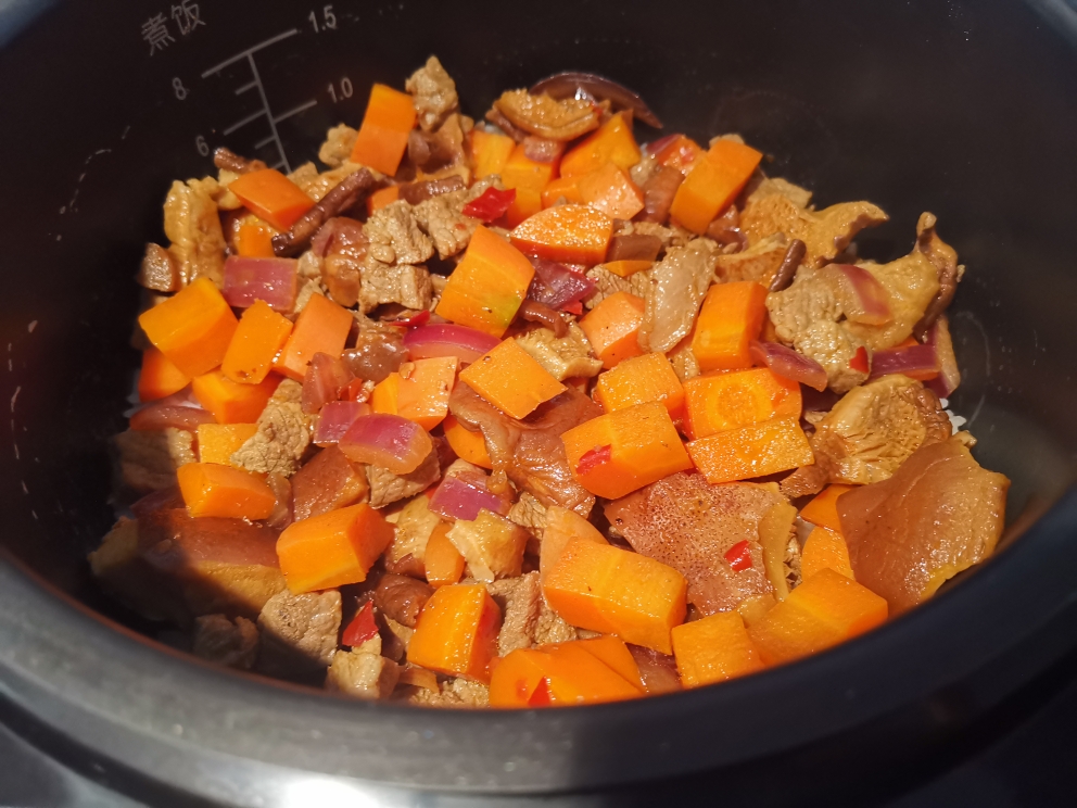 胡萝卜香菇牛肉焖饭的做法 步骤9
