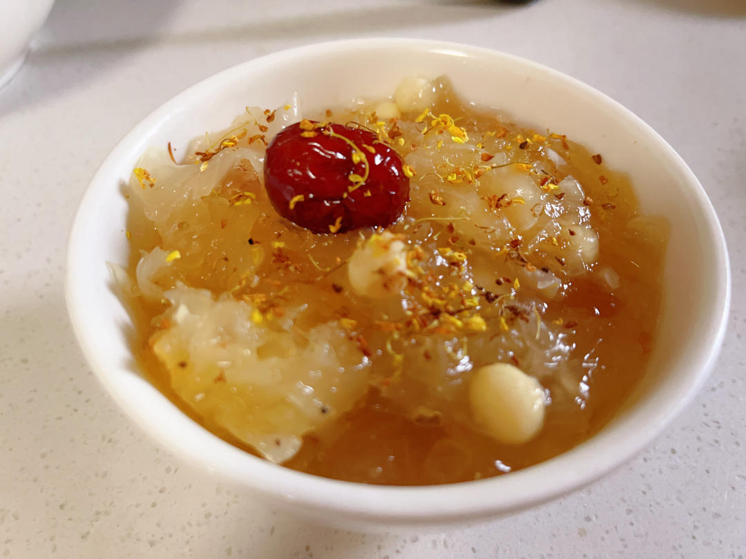 芡实银耳红枣羹