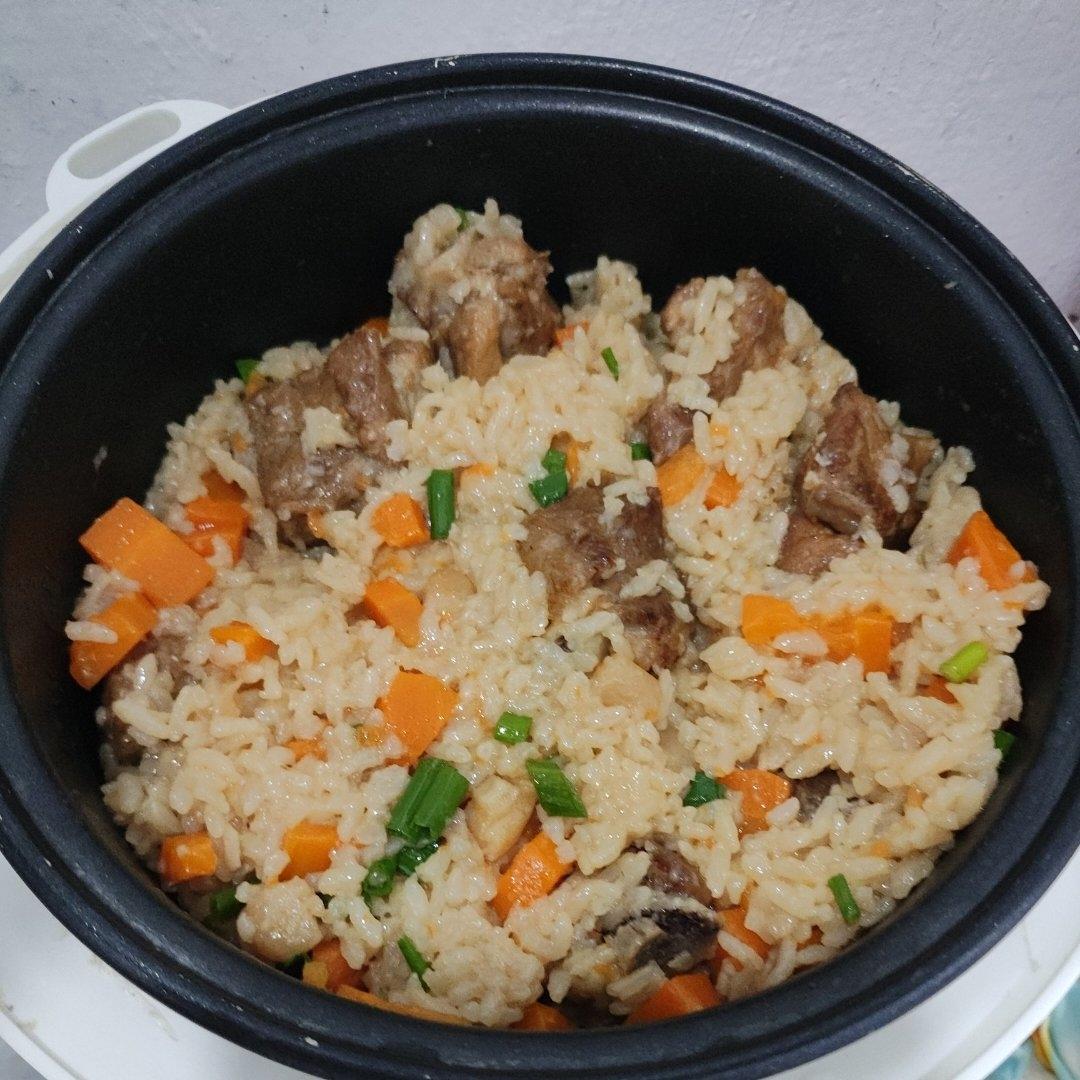 【排骨焖饭】