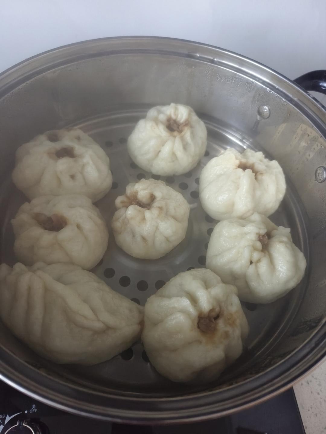 鲜嫩多汁的牛肉包子