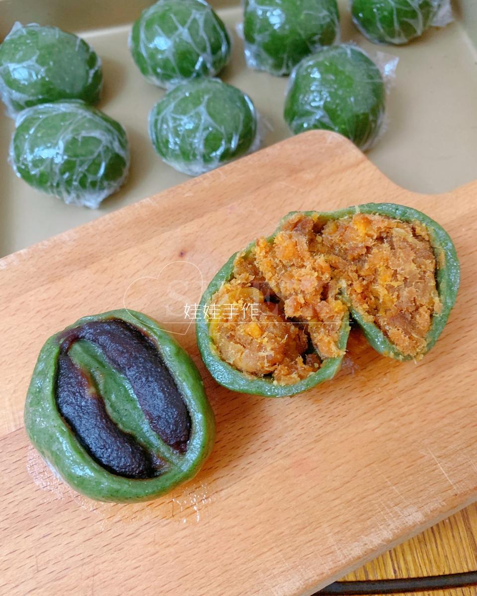 网红青团～～咸蛋黄肉松青团