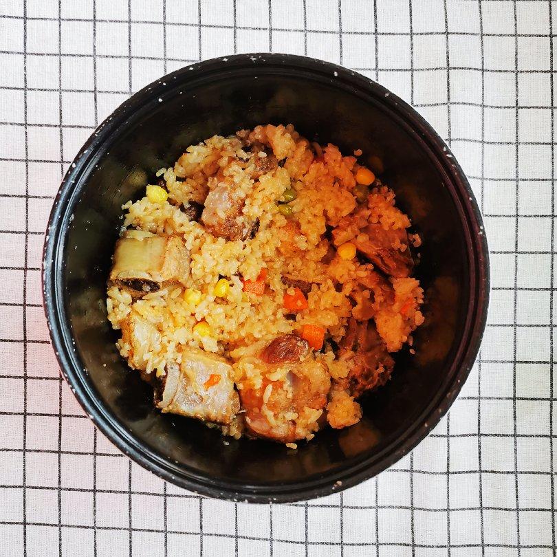 【排骨焖饭】