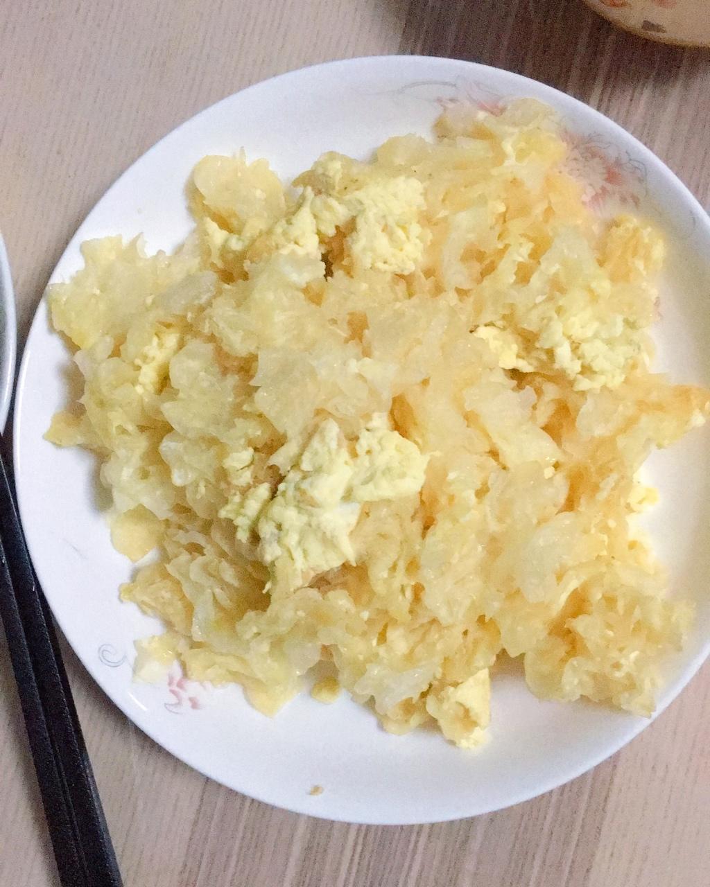 银耳炒鸡蛋