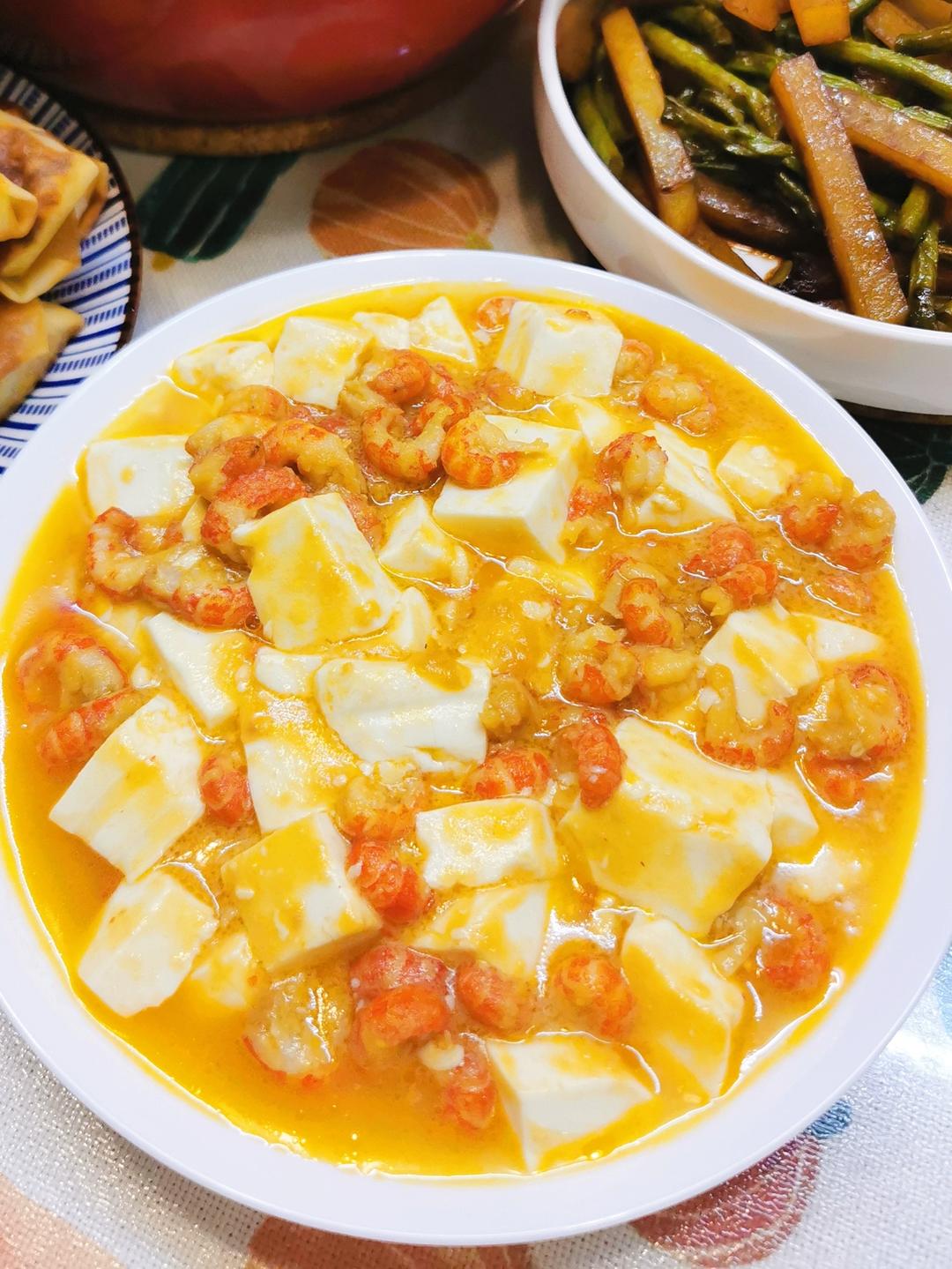 咸蛋黄酱小龙虾肉烩豆腐