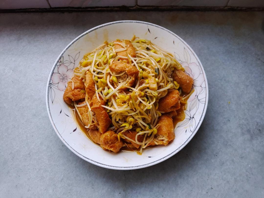 黄豆芽炒油豆腐