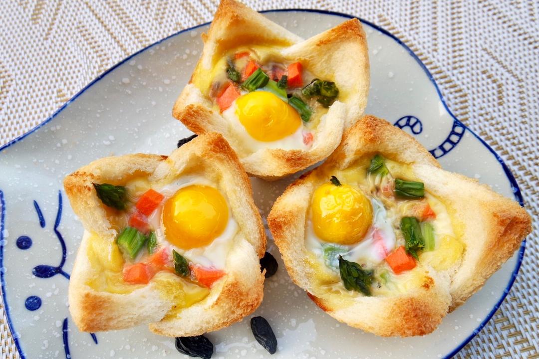 鸡蛋吐司杯盏