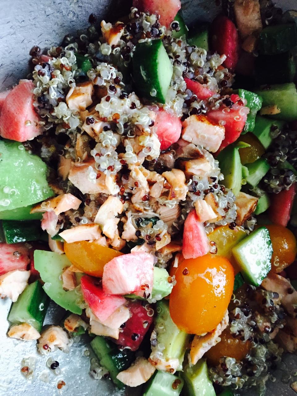 爆好吃的三文鱼牛油果藜麦沙拉