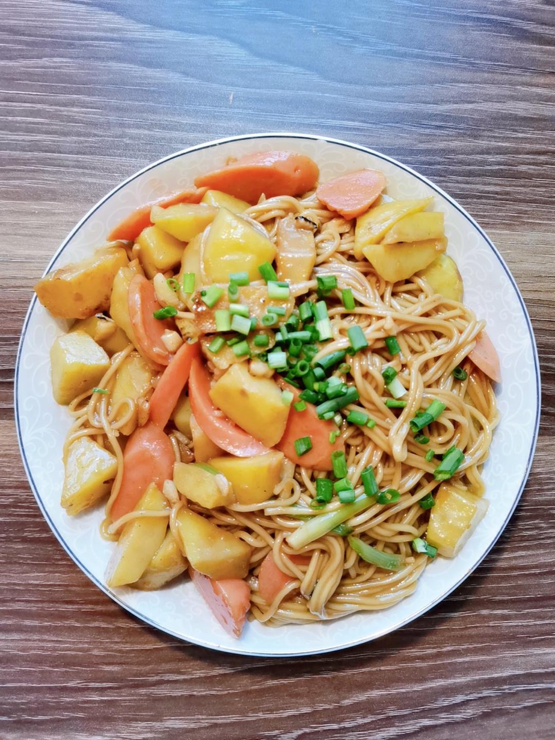 🔥超浓郁火腿土豆焖面❗️连吃三碗都不够