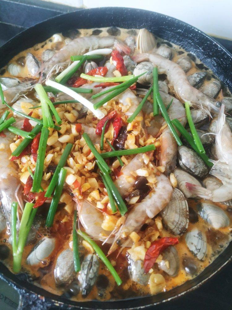 蒜蓉金针菇焖海鲜