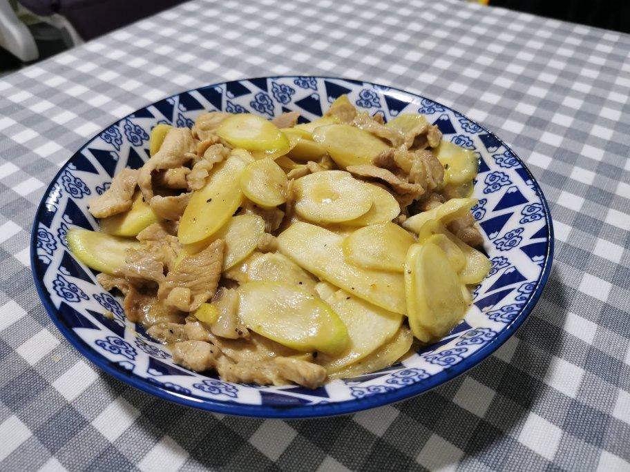 猪颈肉炒茭白
