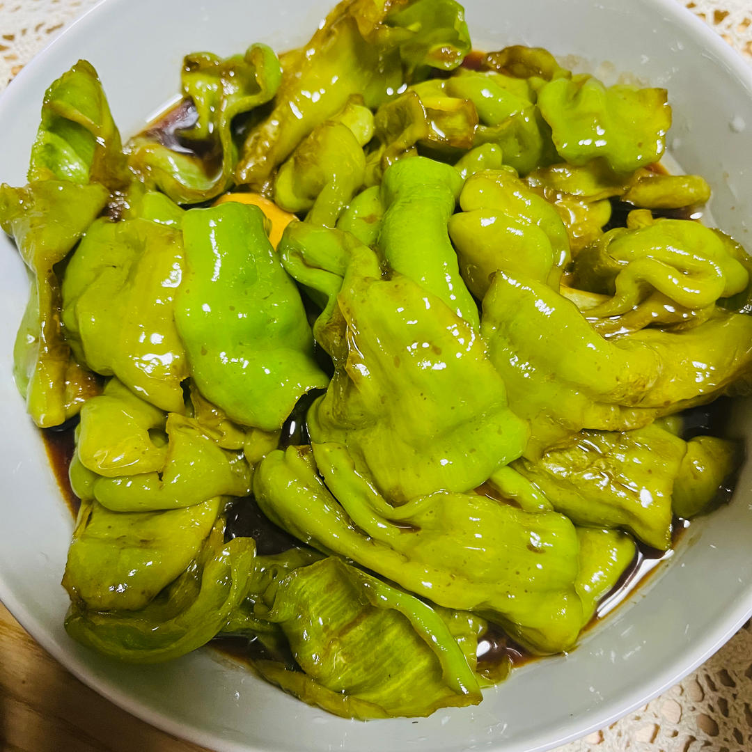 百吃不厌的糖醋虎皮青椒，有丰富的维C、膳食纤维，多吃益善
