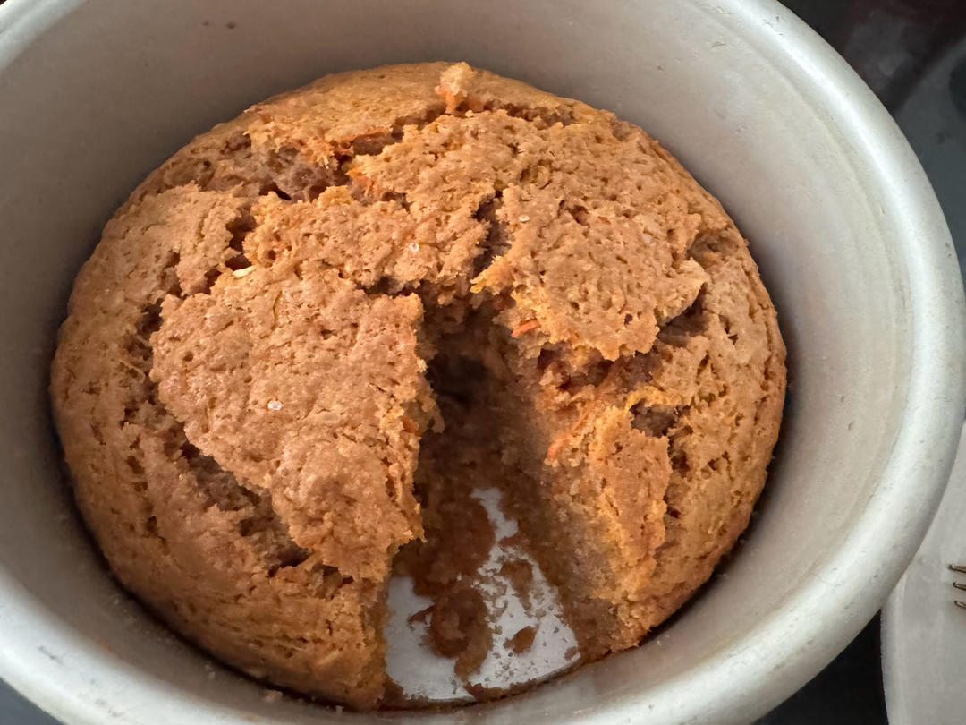 【经典胡萝卜蛋糕】 不需打发的简单快手蛋糕，胡萝卜的华丽变身 绝妙的消耗胡萝卜方法