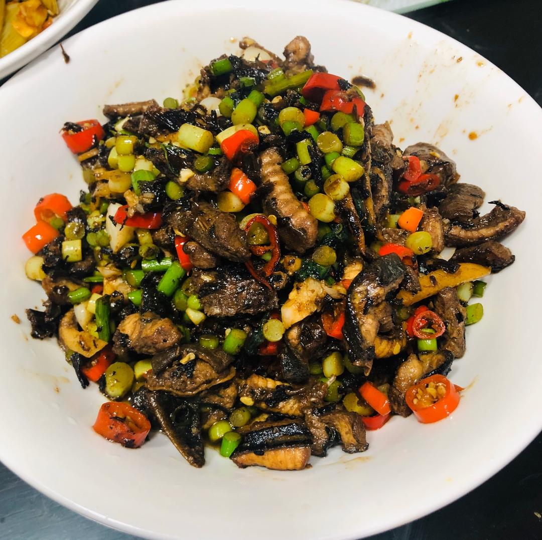 Q弹鲜香的红烧鳝鱼，三块鳝鱼可下一碗白米饭