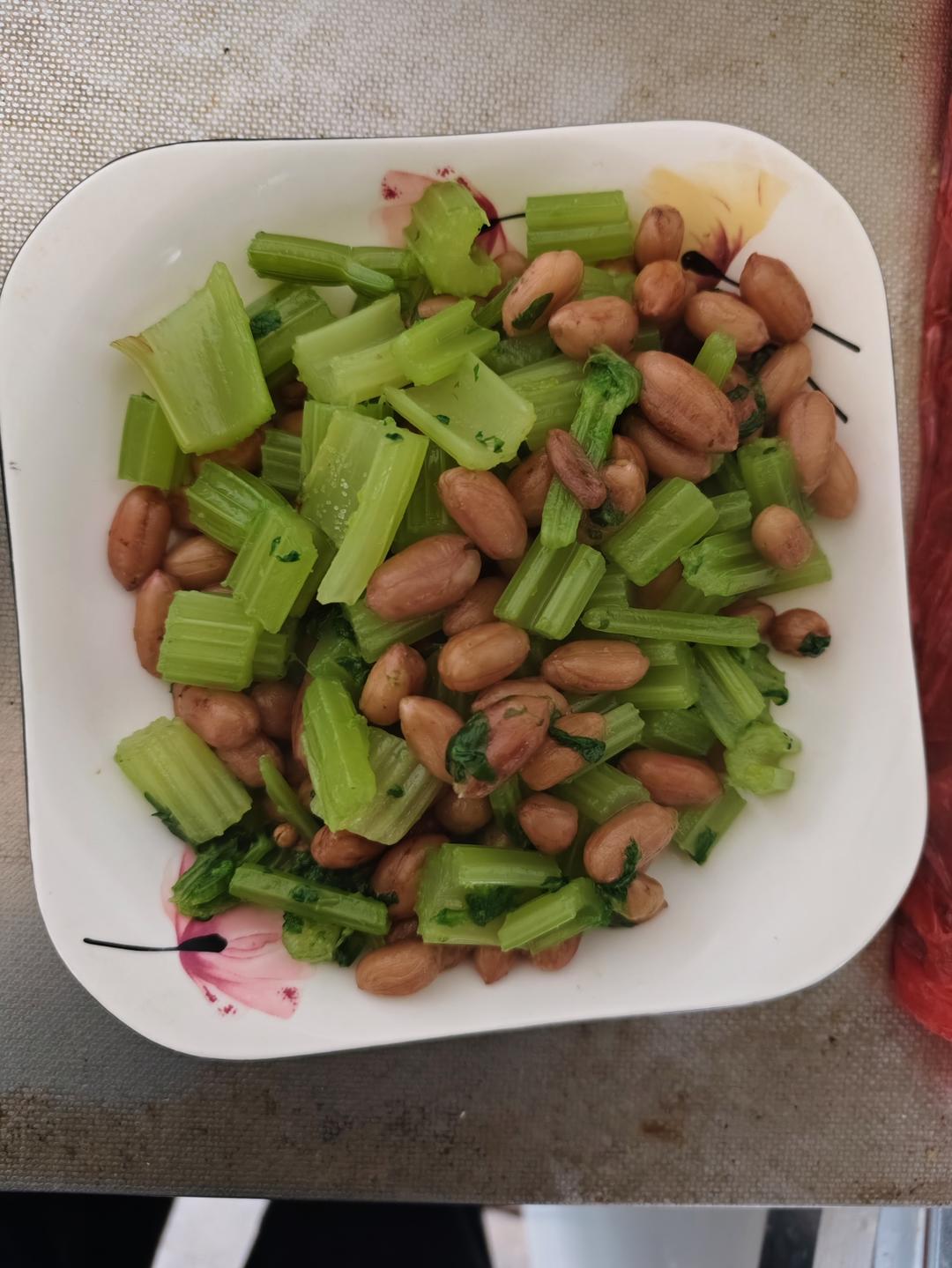 清爽芹菜拌花生米