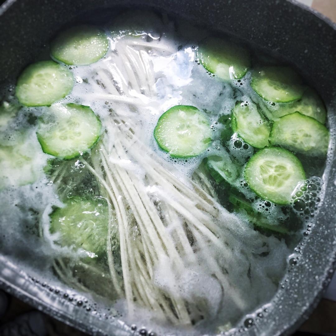 黄瓜素面