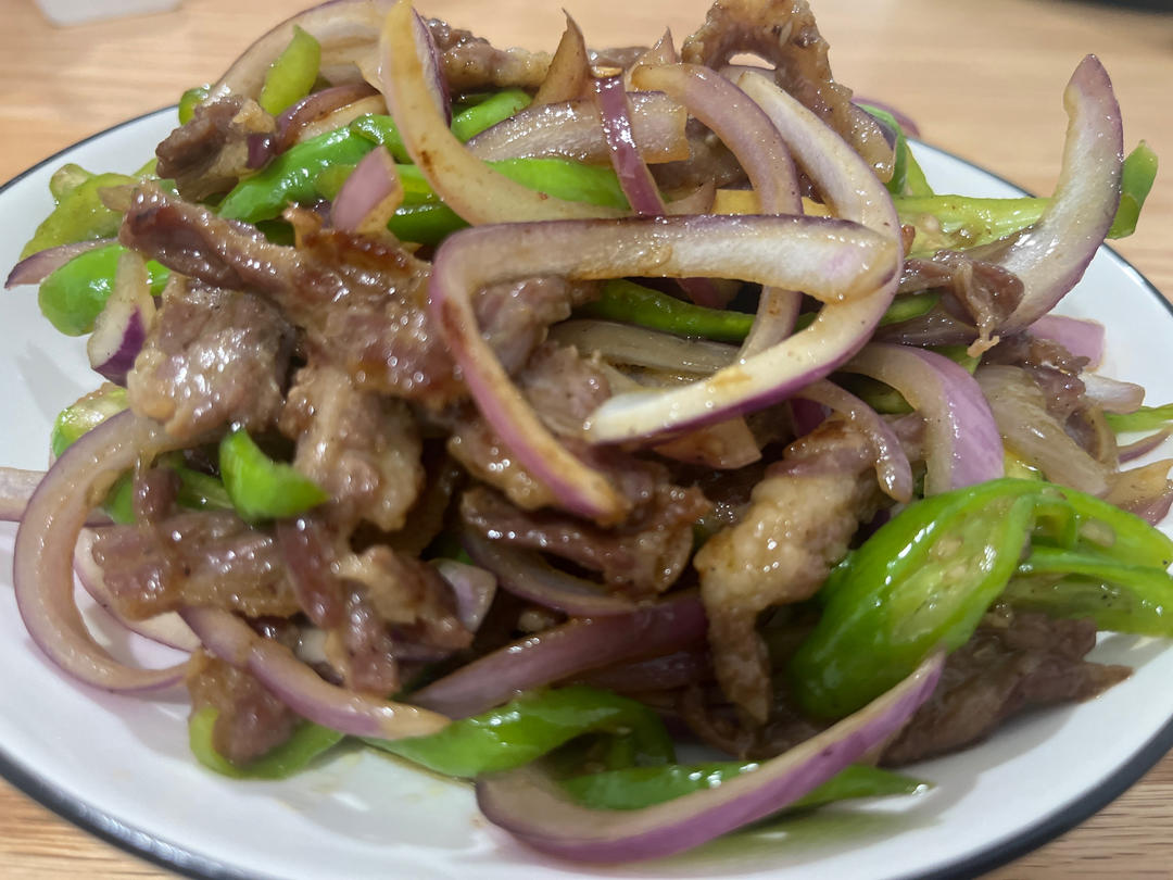 老少皆宜的一道“青椒洋葱爆炒牛肉”