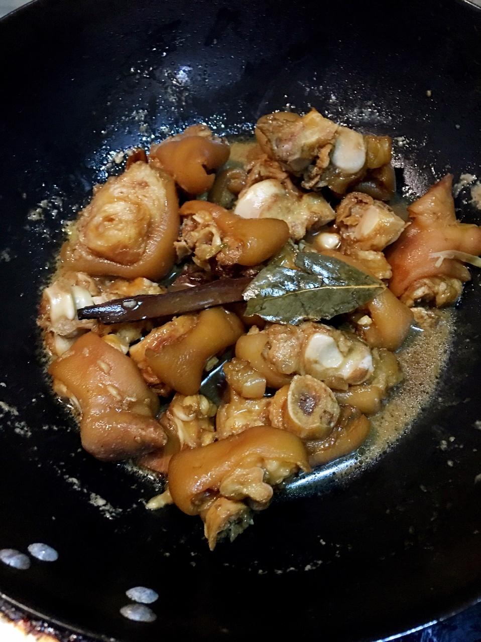 美味的家常菜：红烧猪蹄