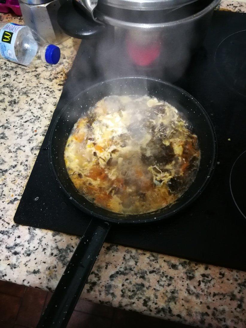 西红柿鸡蛋萝卜紫菜汤